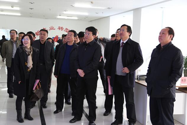 新疆喀什行署副专员陈志江一行来我公司考察并举行座谈